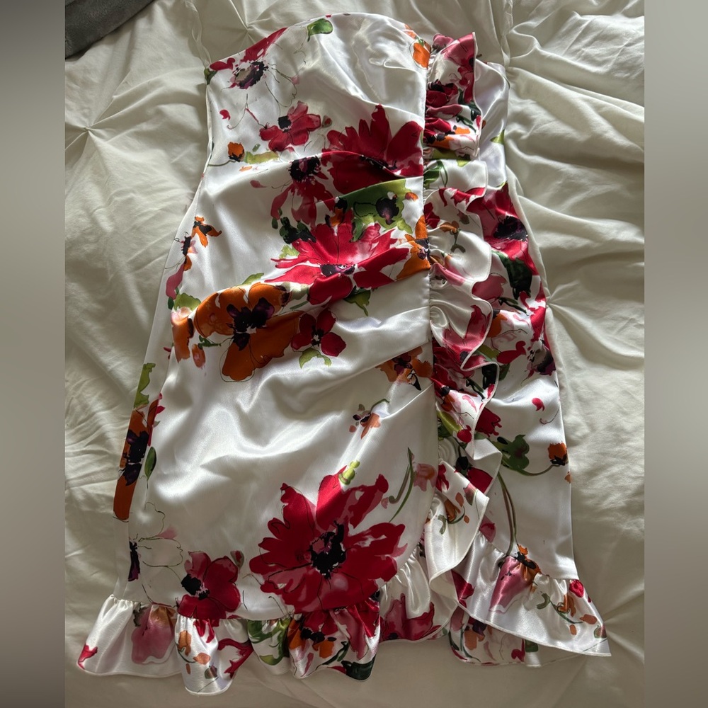 Beautiful floral cocktail dress.